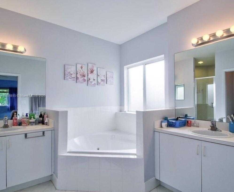 Small Image of 3571 NORTH EAST 11TH DR #101, Homestead Number 14