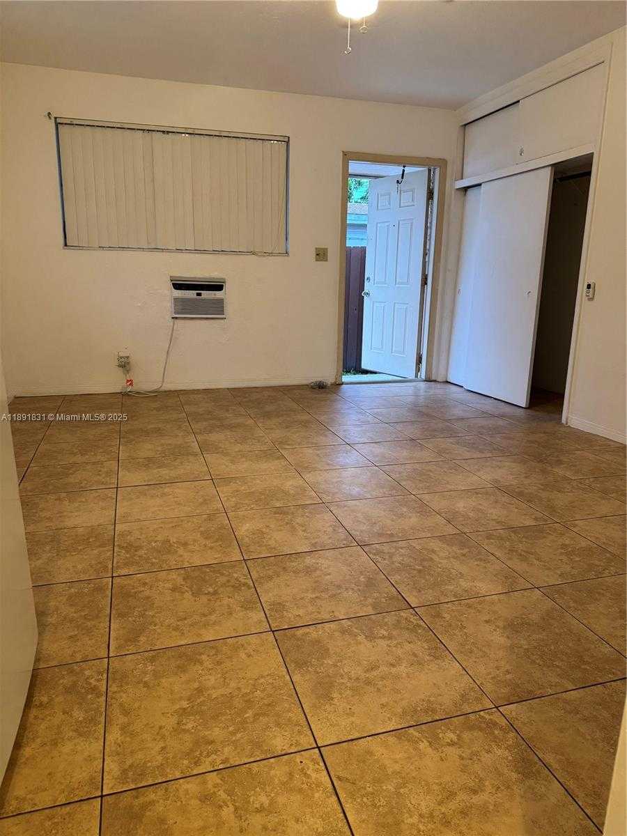 Small Image of 1721 PLUNKETT ST #3, Hollywood Number 2