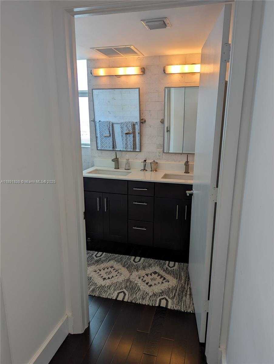 Small Image of 41 SOUTH EAST 5TH ST #2302, Miami Number 17
