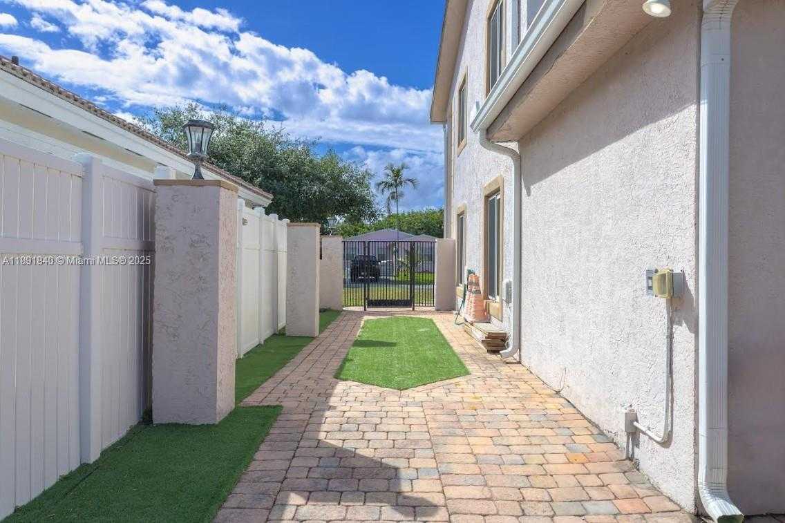 Small Image of 1660 NORTH EAST 25TH AVE, Pompano Beach Number 3