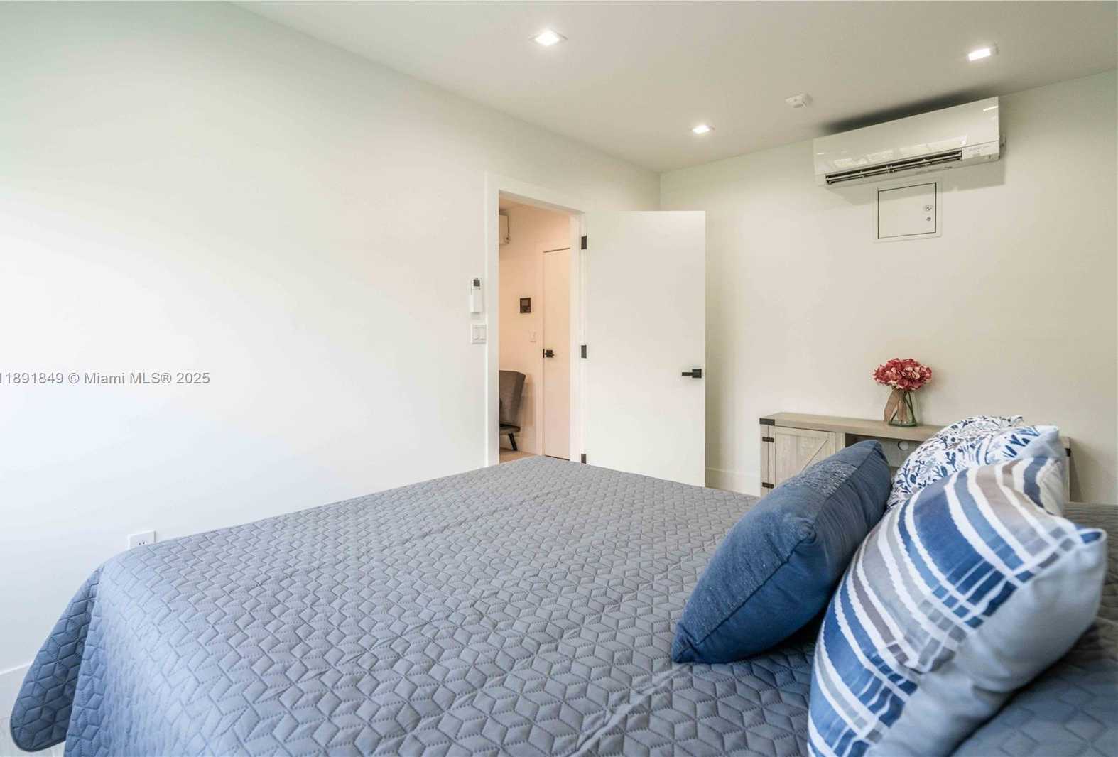 Small Image of 960 JEFFERSON AVE #204, Miami Beach Number 12