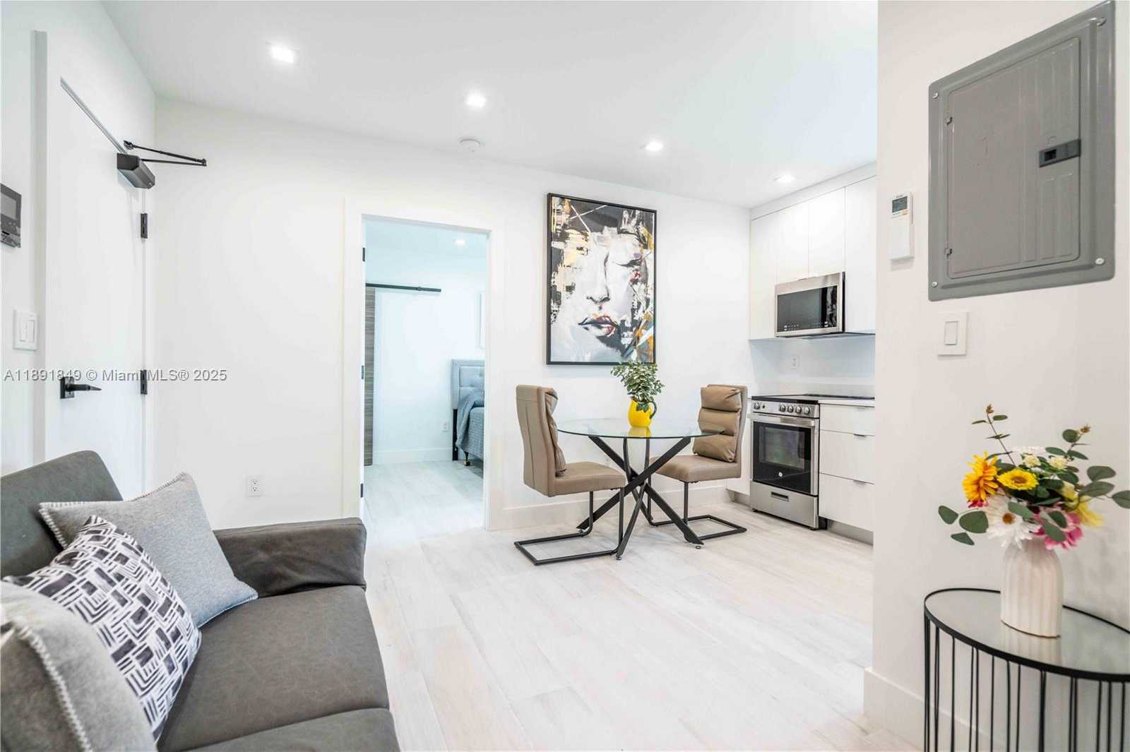 Small Image of 960 JEFFERSON AVE #204, Miami Beach Number 3