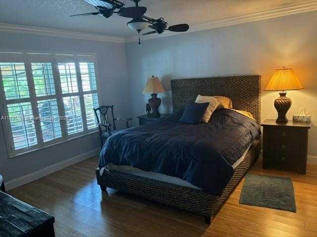 Small Image of 2909 OAK PARK CIR, Davie Number 11