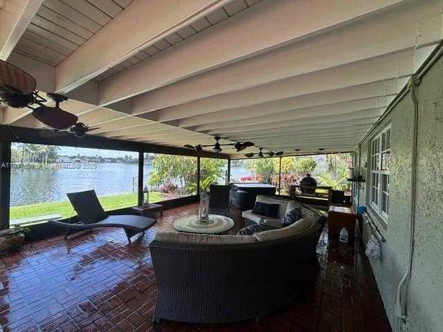 Small Image of 2909 OAK PARK CIR, Davie Number 16