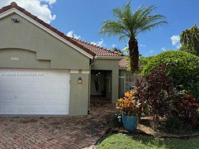 Small Image of 2909 OAK PARK CIR, Davie Number 2