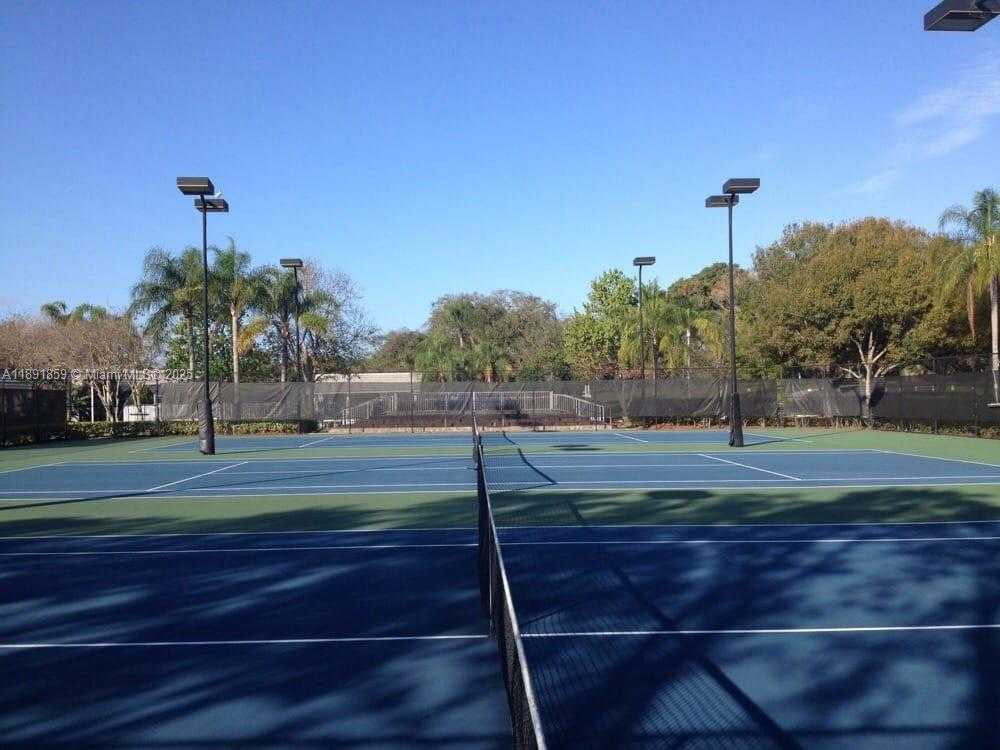 Small Image of 2909 OAK PARK CIR, Davie Number 23