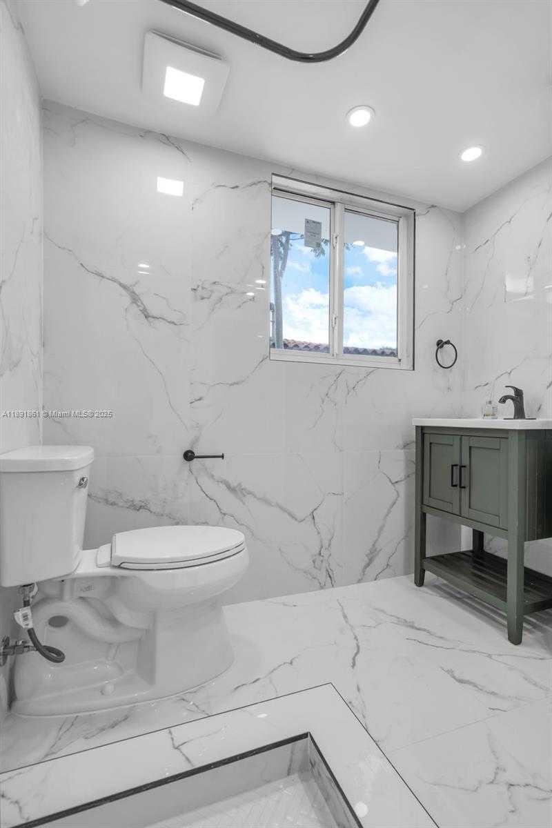 Small Image of 2999 SOUTH WEST 17TH ST #B, Miami Number 10