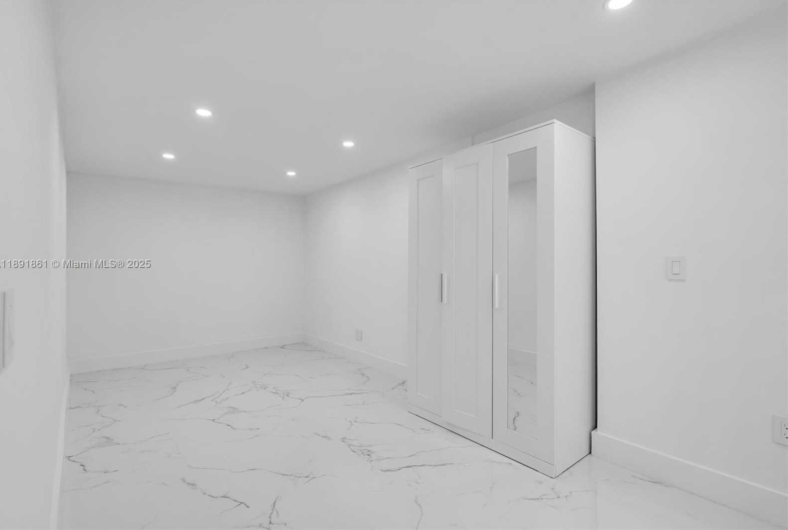 Small Image of 2999 SOUTH WEST 17TH ST #B, Miami Number 11