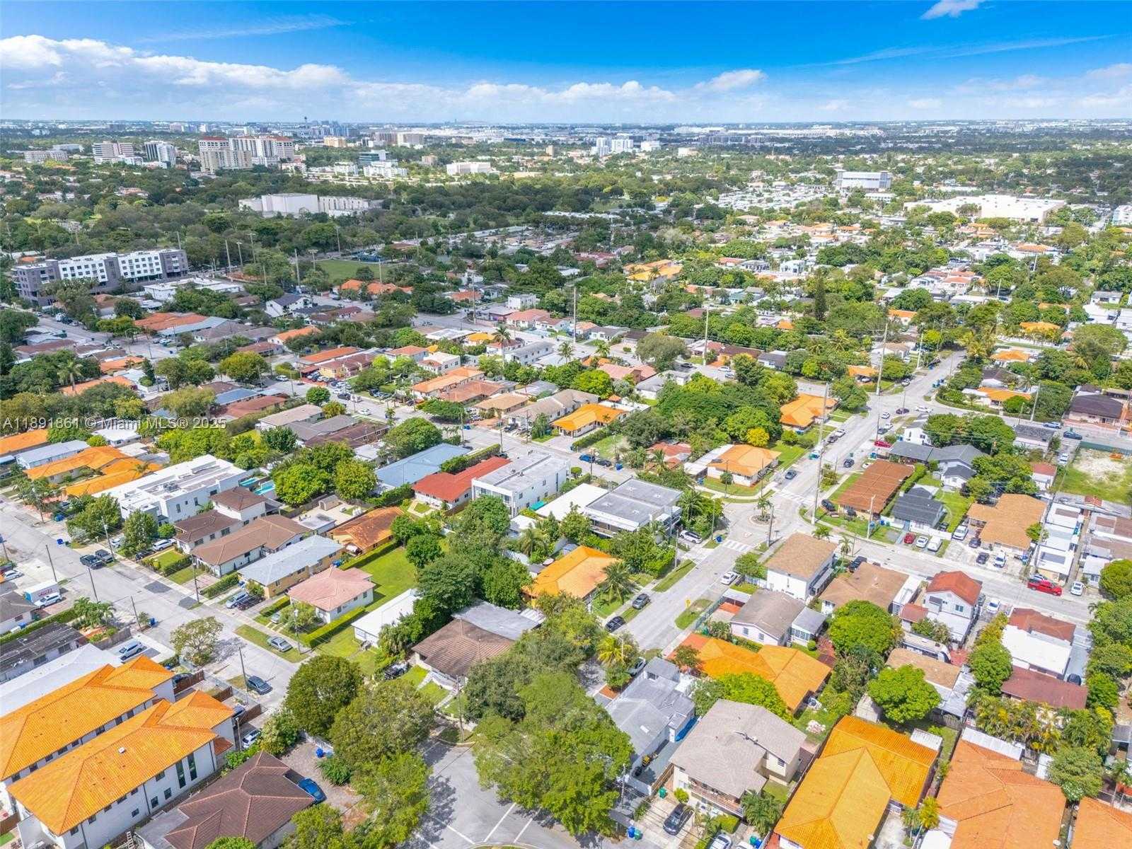 Small Image of 2999 SOUTH WEST 17TH ST #B, Miami Number 21