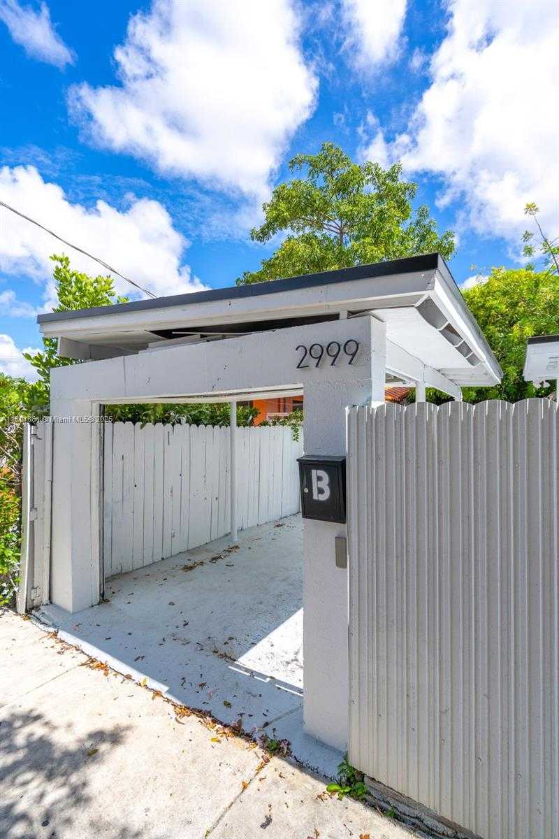 Small Image of 2999 SOUTH WEST 17TH ST #B, Miami Number 4