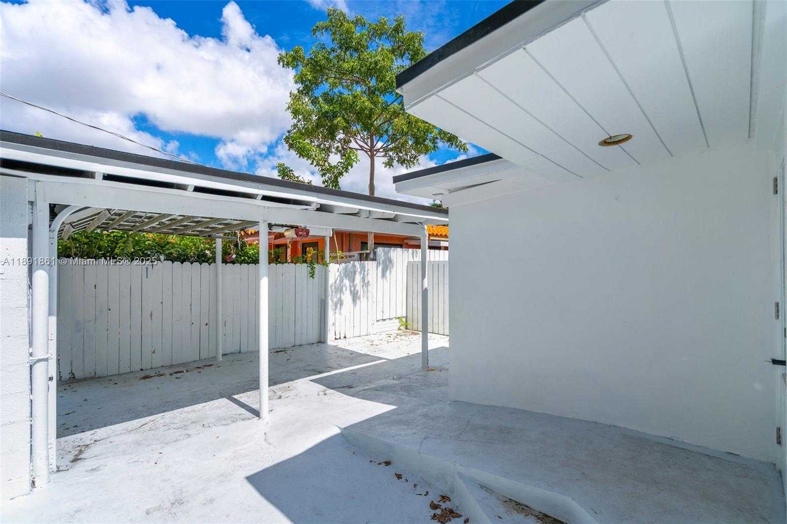 Small Image of 2999 SOUTH WEST 17TH ST #B, Miami Number 5