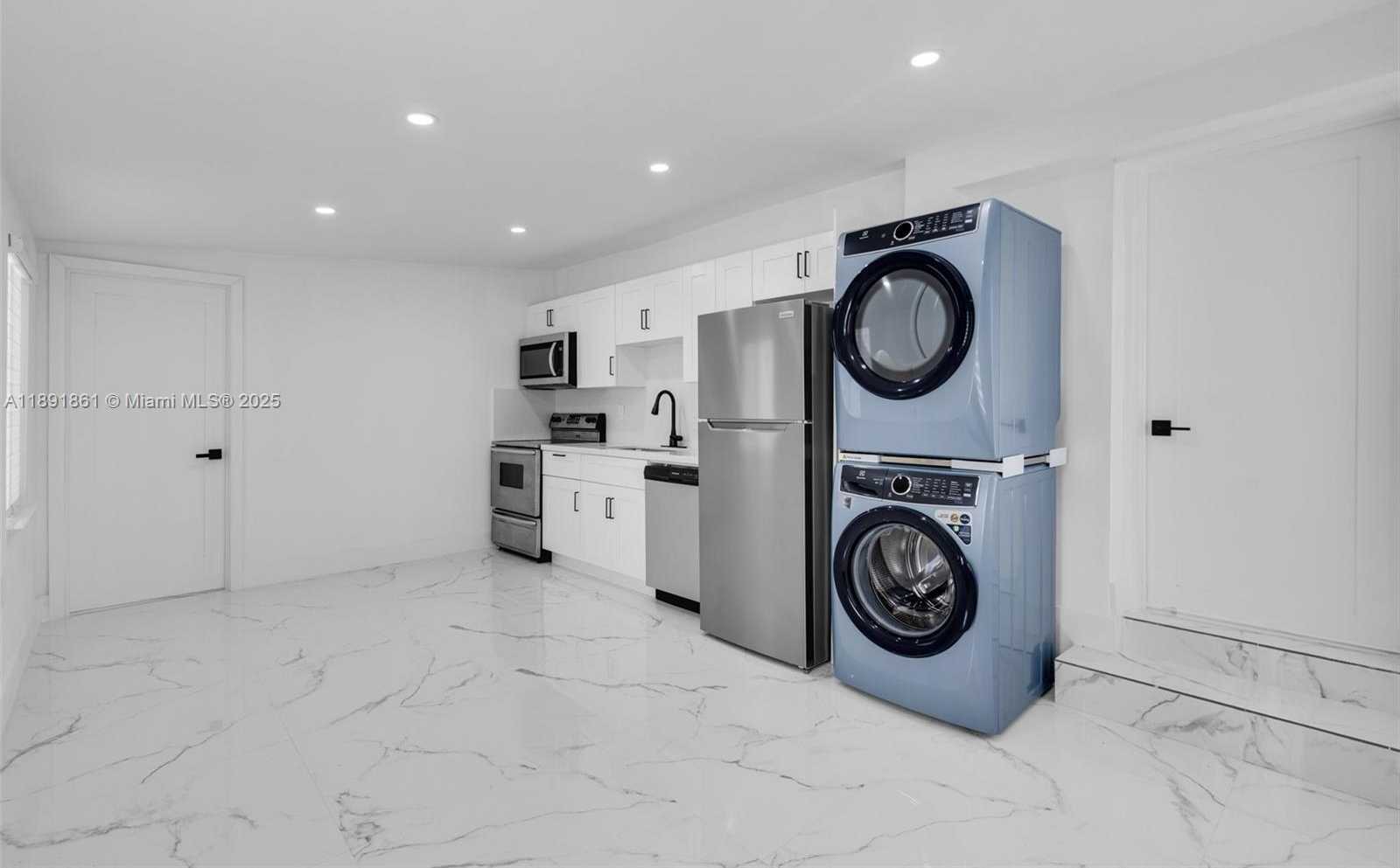Small Image of 2999 SOUTH WEST 17TH ST #B, Miami Number 6