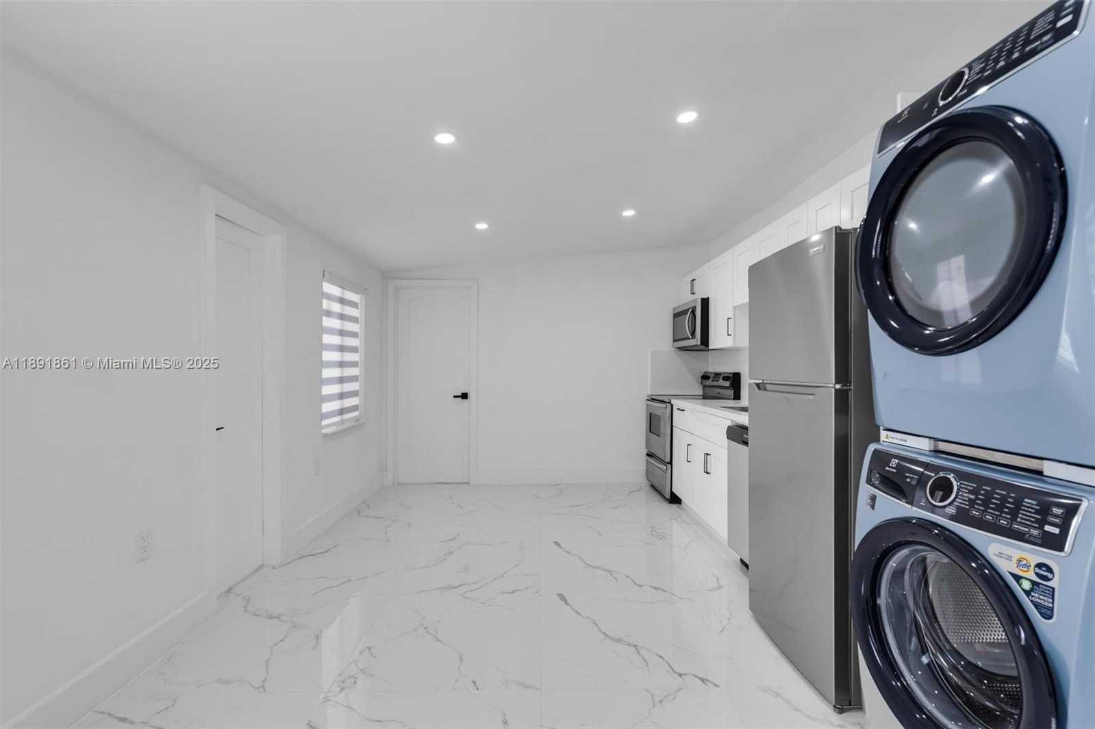Small Image of 2999 SOUTH WEST 17TH ST #B, Miami Number 7