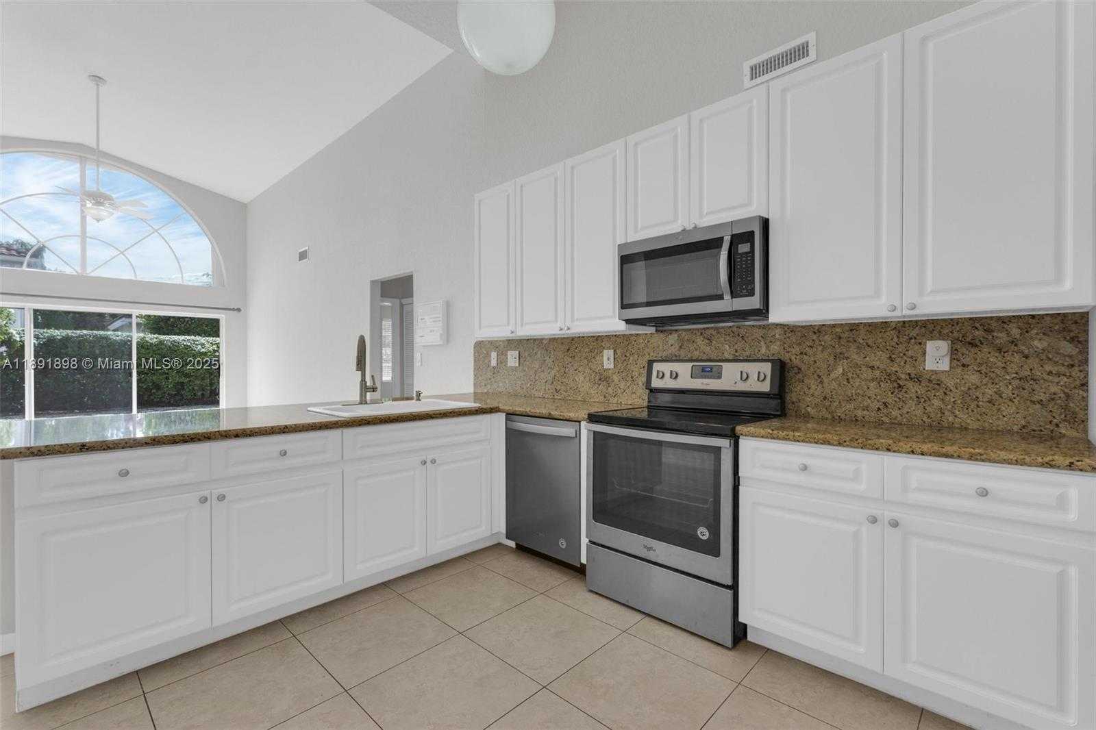 Small Image of 10635 NORTH WEST 54TH ST, Doral Number 12
