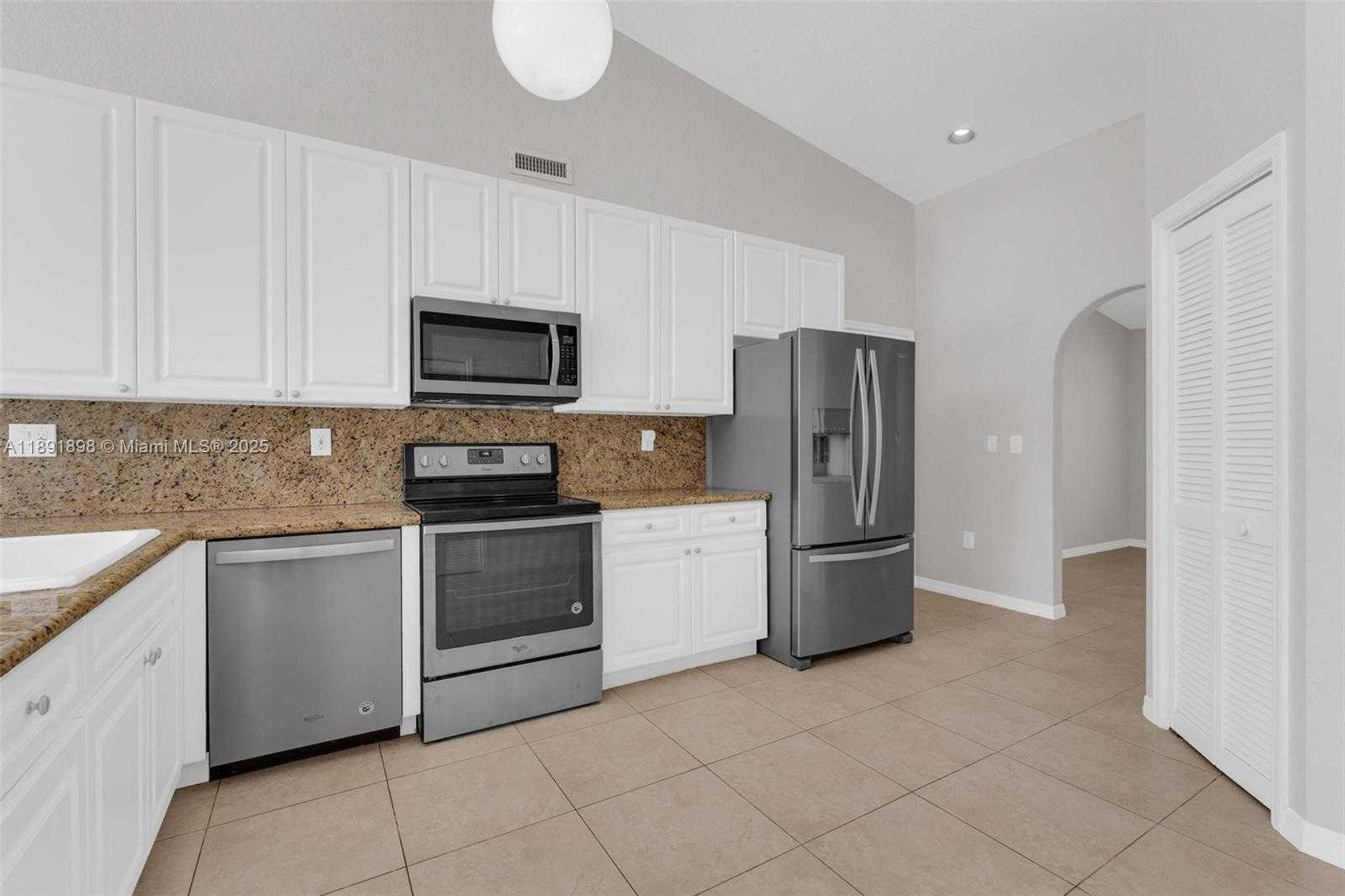 Small Image of 10635 NORTH WEST 54TH ST, Doral Number 14