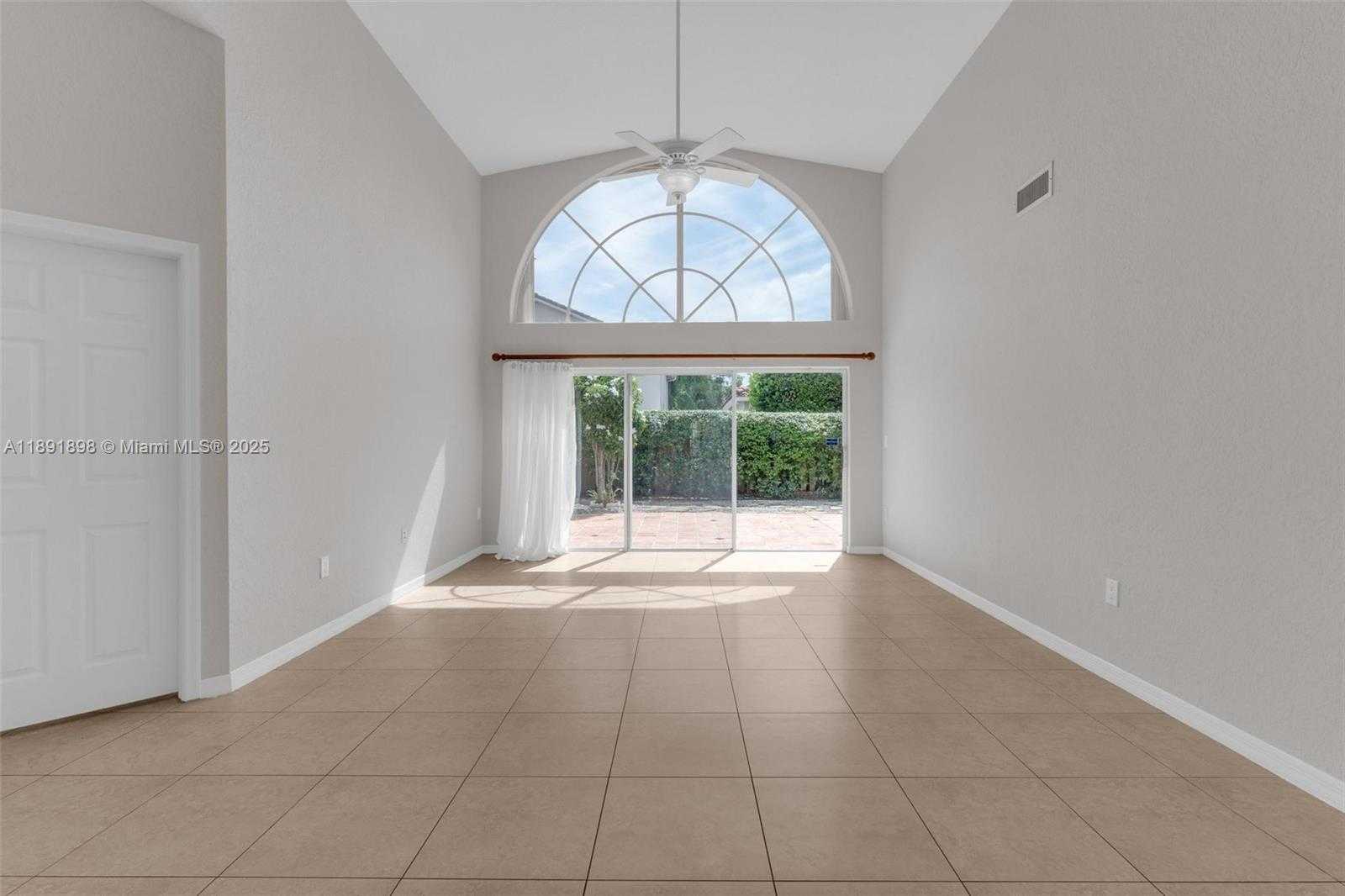 Small Image of 10635 NORTH WEST 54TH ST, Doral Number 16