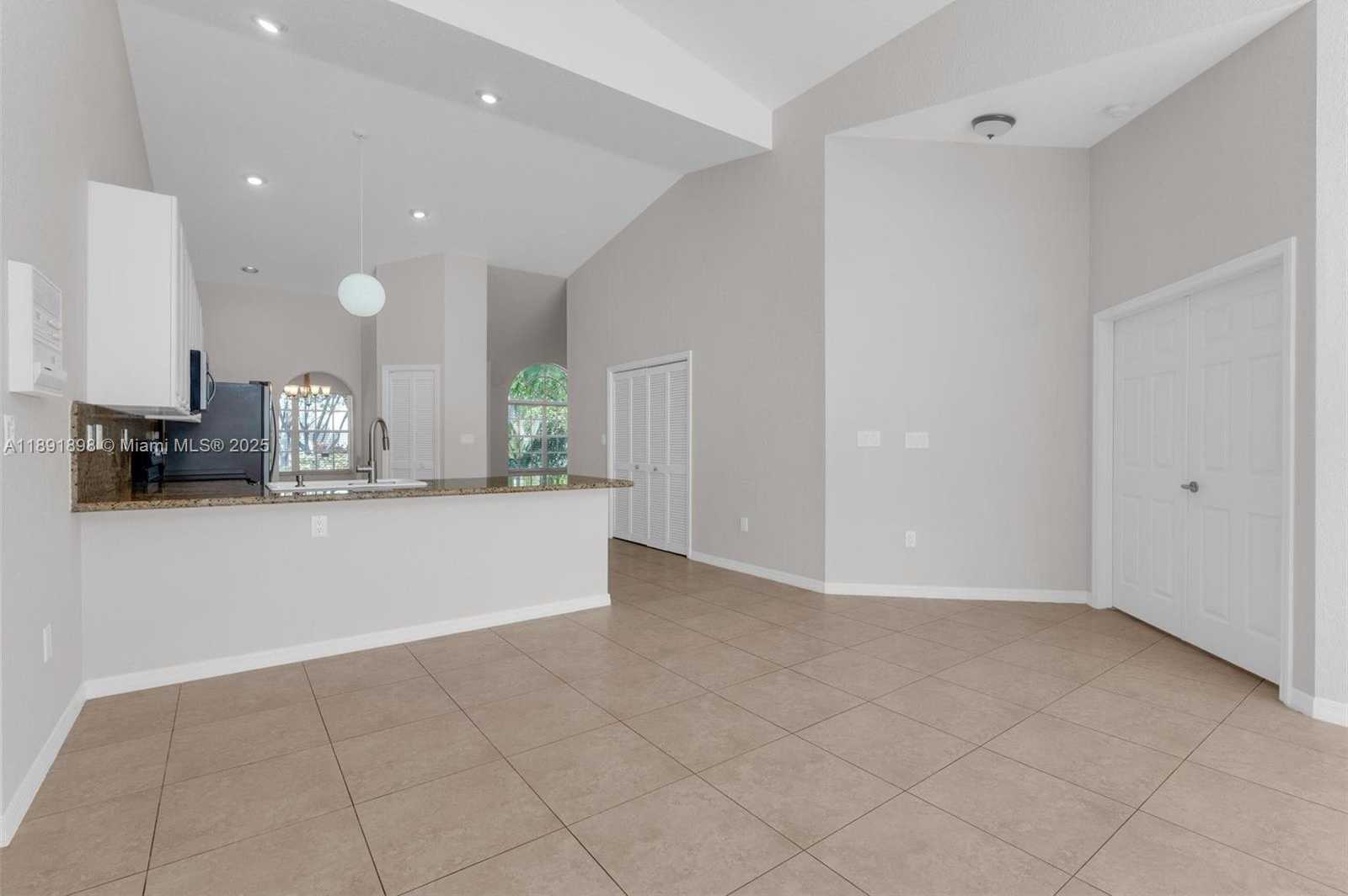 Small Image of 10635 NORTH WEST 54TH ST, Doral Number 17