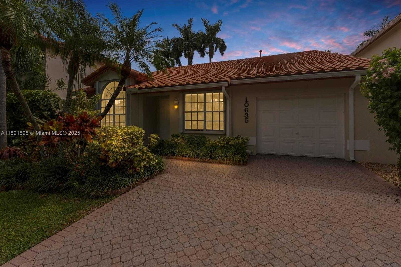 Small Image of 10635 NORTH WEST 54TH ST, Doral Number 2