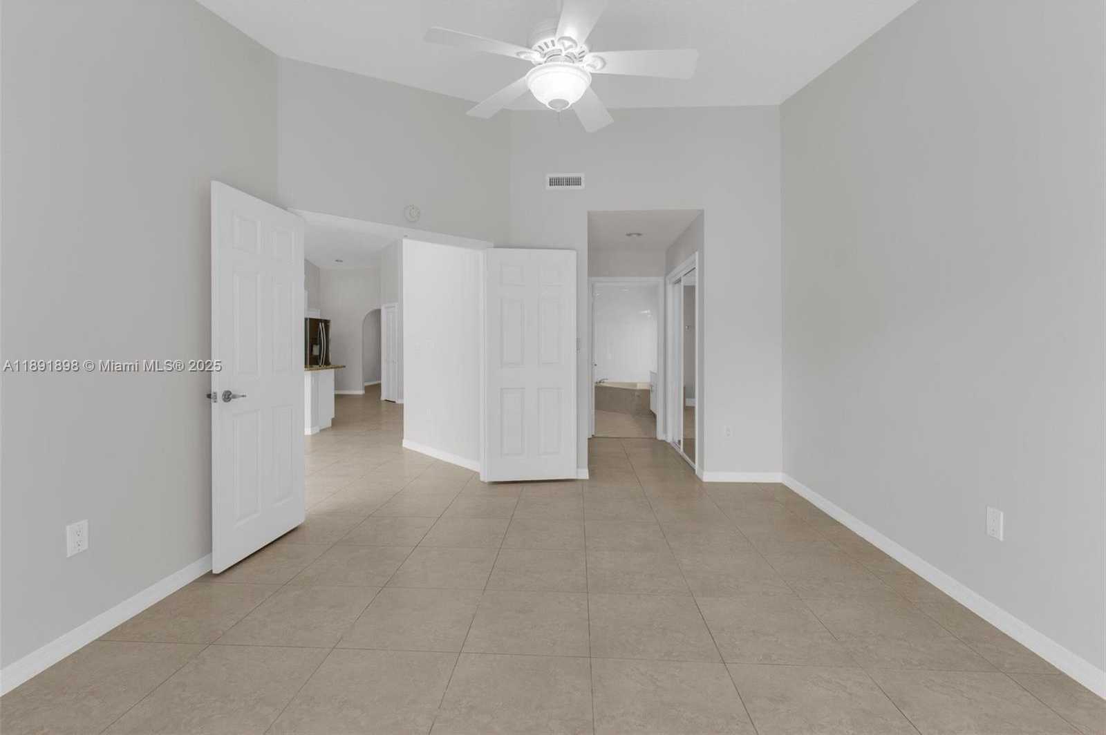 Small Image of 10635 NORTH WEST 54TH ST, Doral Number 20