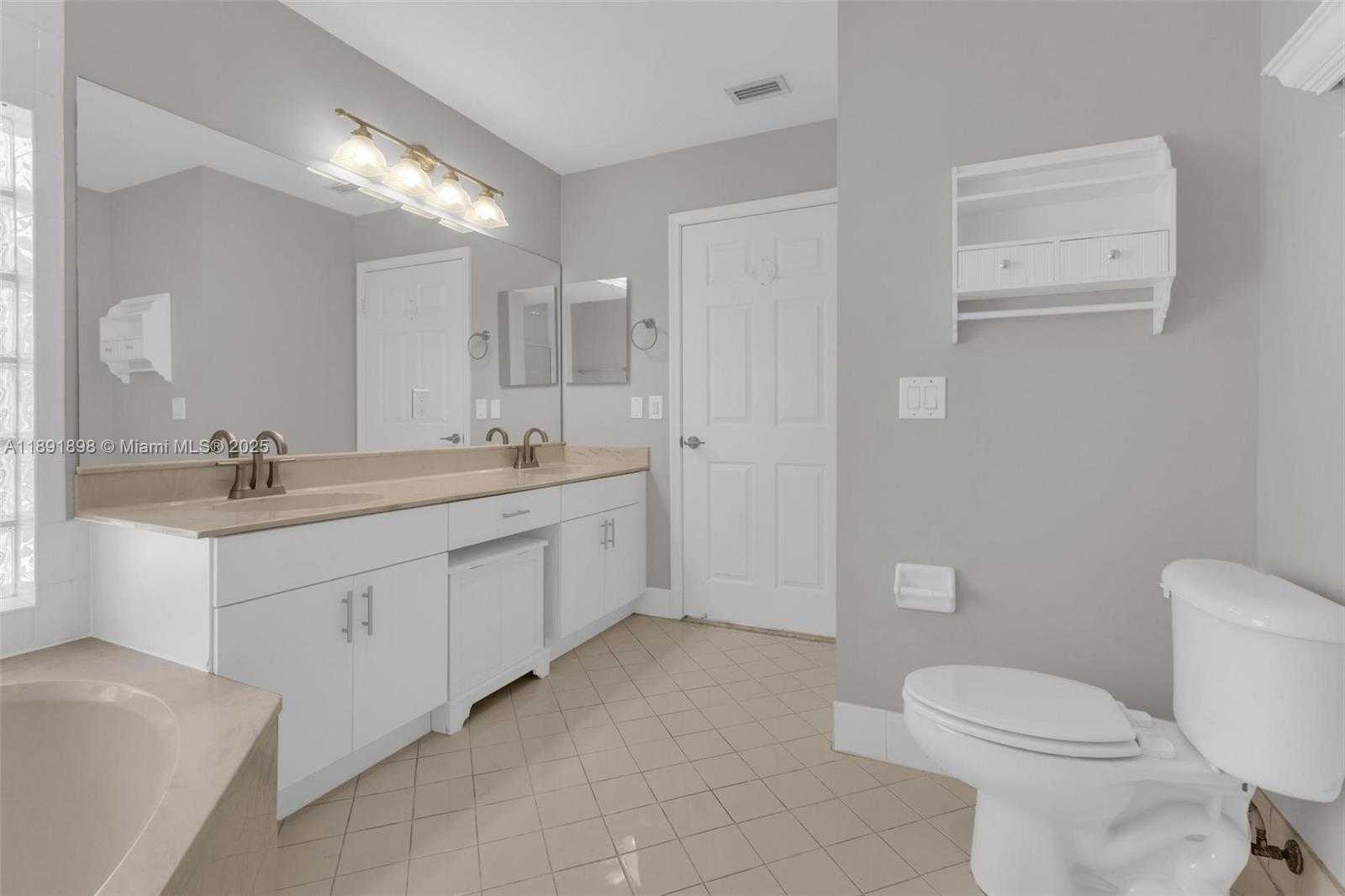 Small Image of 10635 NORTH WEST 54TH ST, Doral Number 22