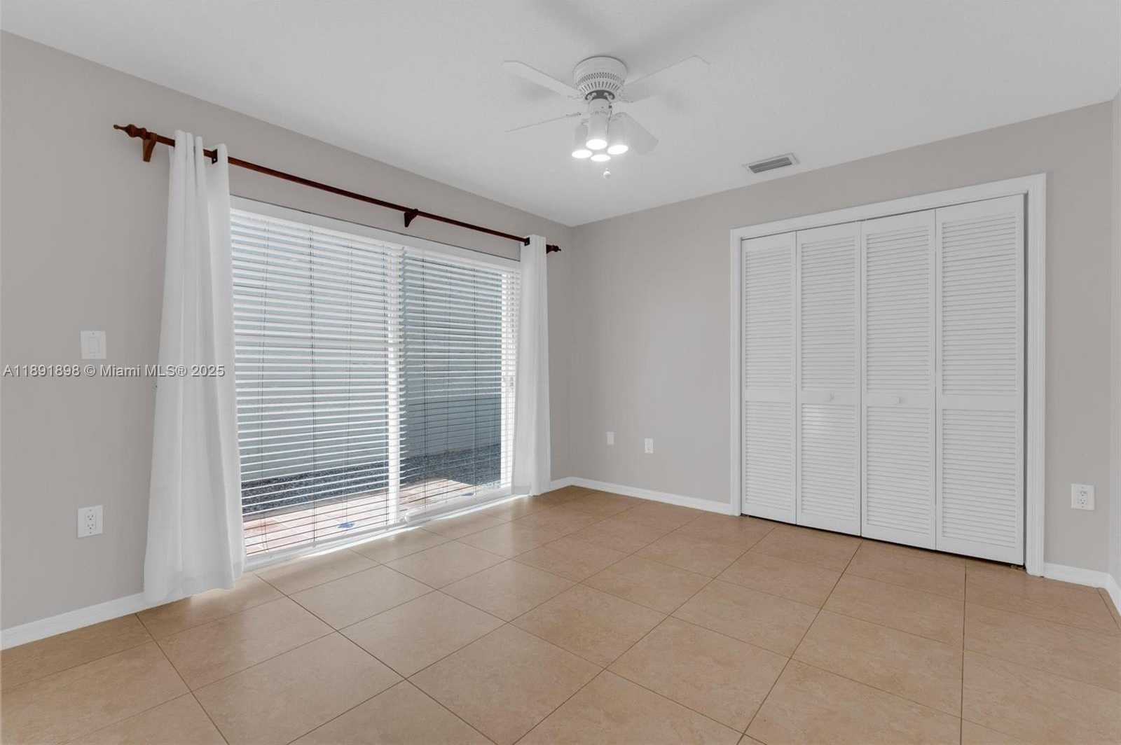 Small Image of 10635 NORTH WEST 54TH ST, Doral Number 24