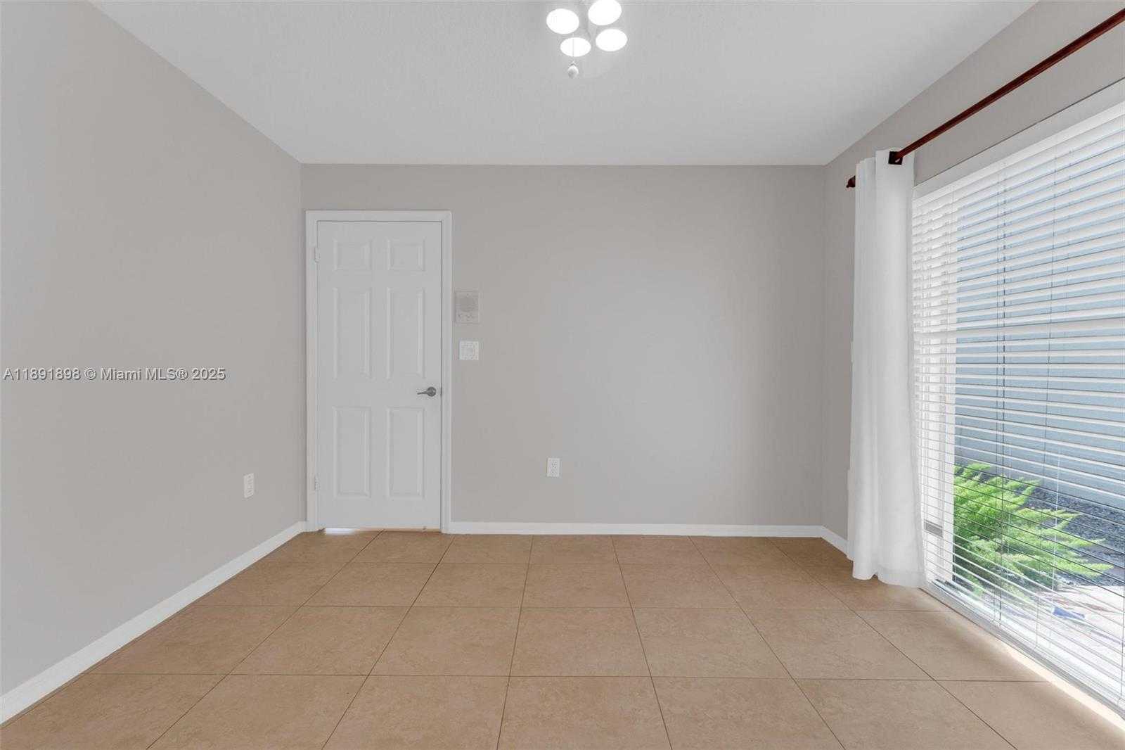 Small Image of 10635 NORTH WEST 54TH ST, Doral Number 25