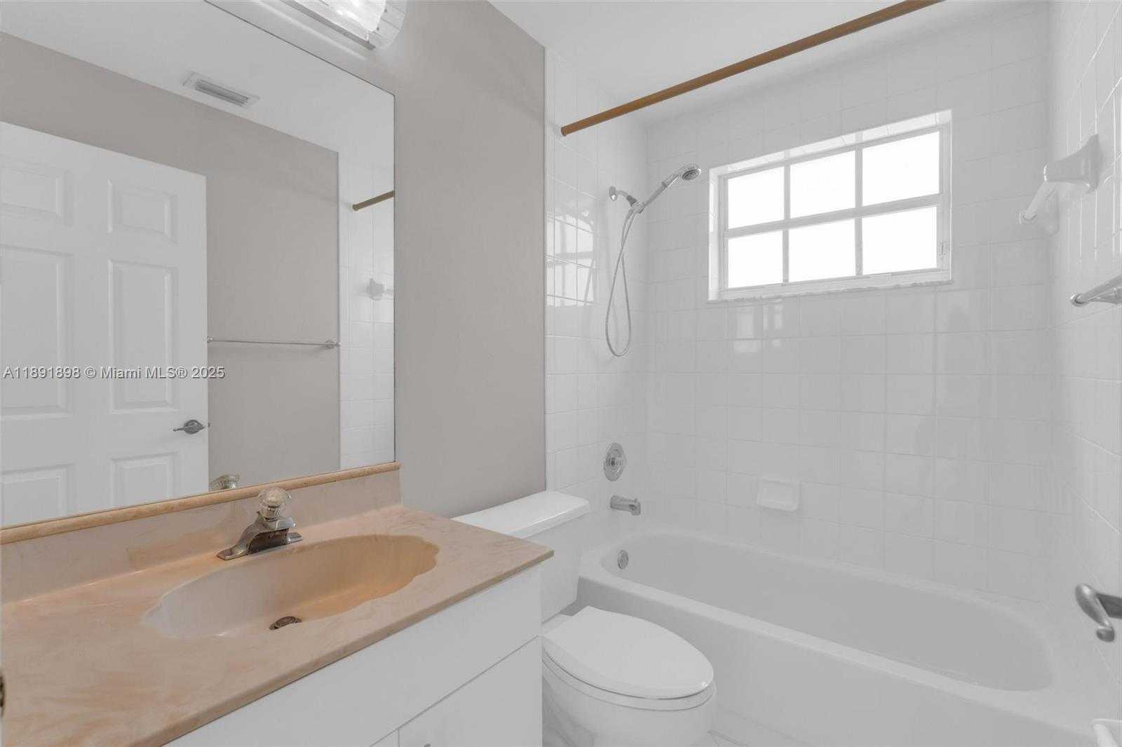 Small Image of 10635 NORTH WEST 54TH ST, Doral Number 26