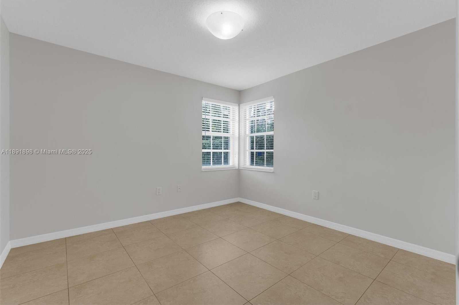 Small Image of 10635 NORTH WEST 54TH ST, Doral Number 27