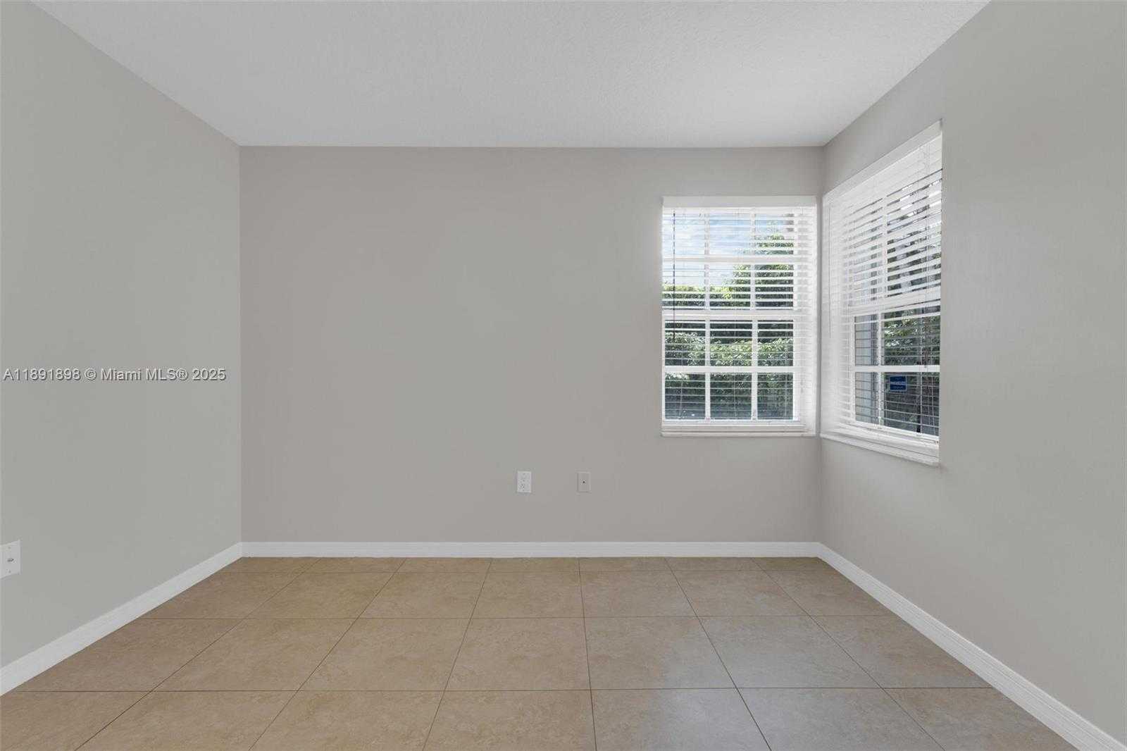 Small Image of 10635 NORTH WEST 54TH ST, Doral Number 28