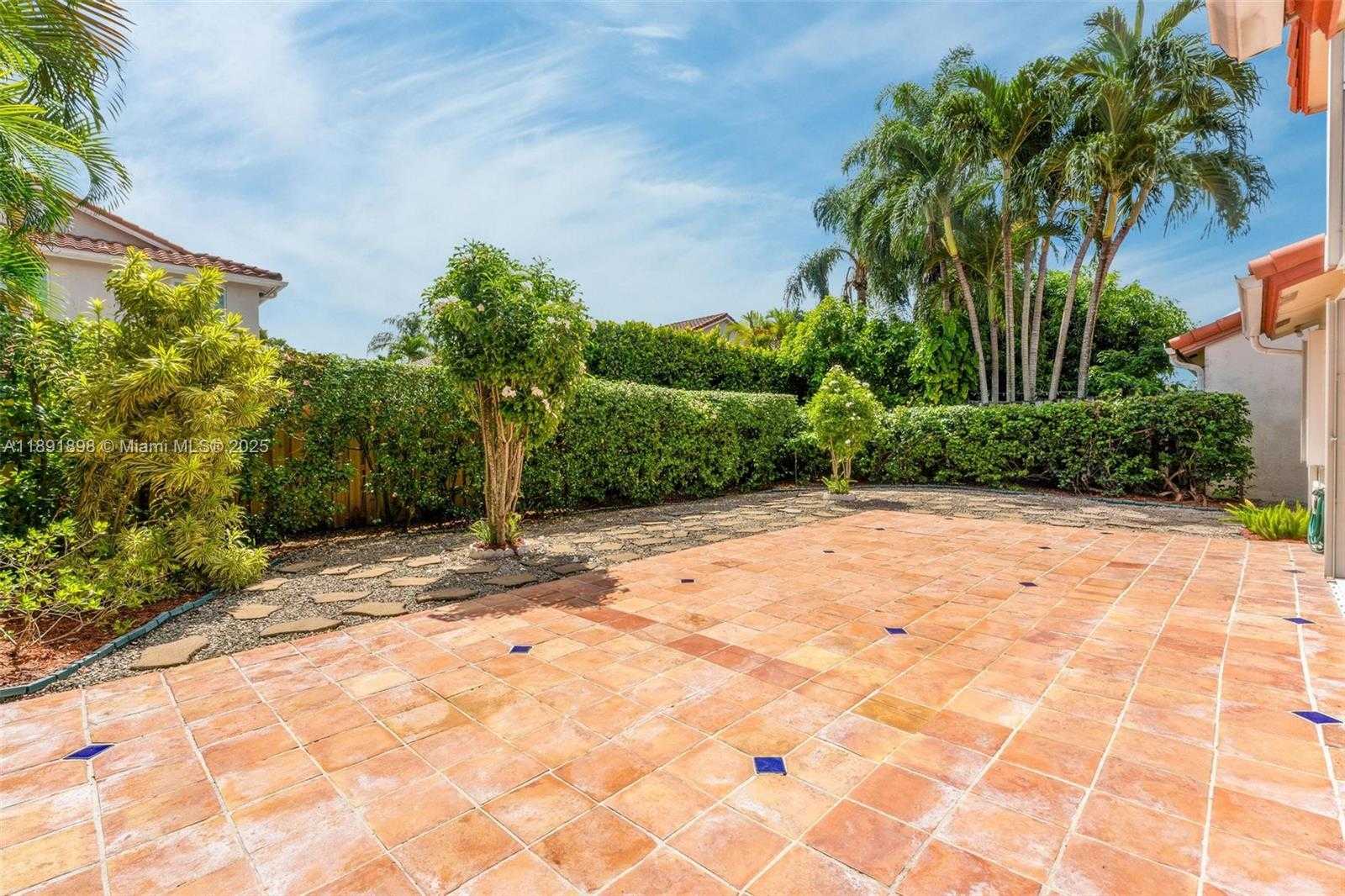 Small Image of 10635 NORTH WEST 54TH ST, Doral Number 31