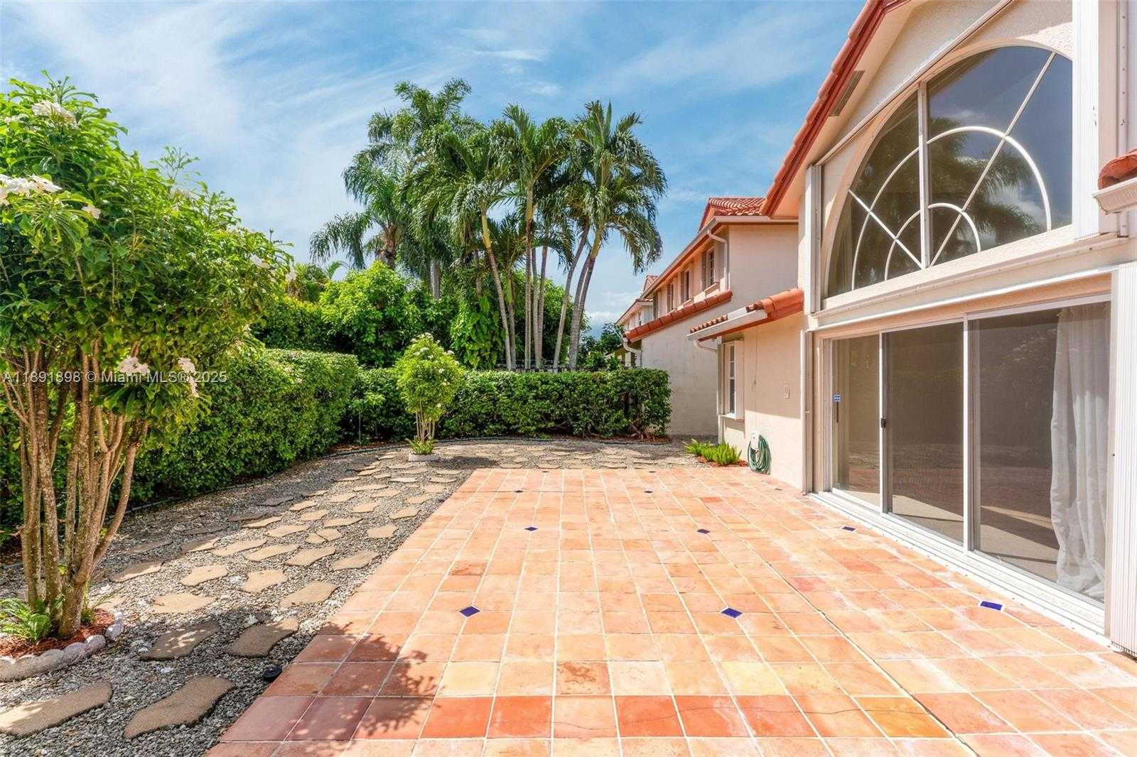 Small Image of 10635 NORTH WEST 54TH ST, Doral Number 32