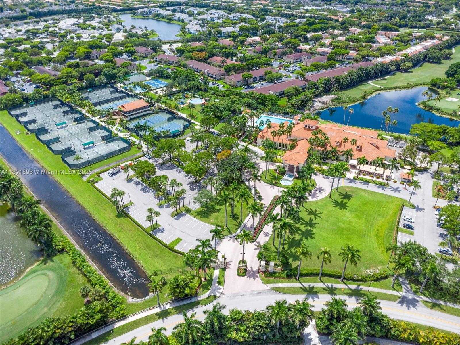 Small Image of 10635 NORTH WEST 54TH ST, Doral Number 39