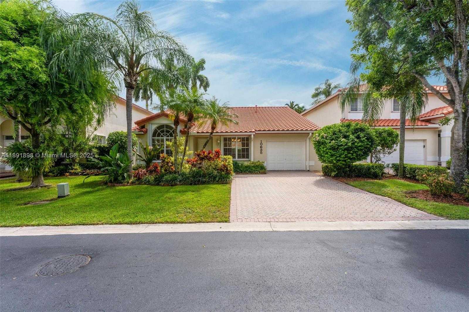 Small Image of 10635 NORTH WEST 54TH ST, Doral Number 4