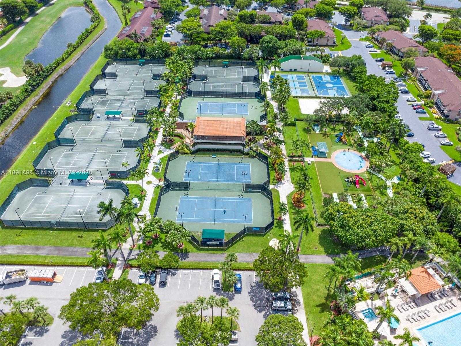 Small Image of 10635 NORTH WEST 54TH ST, Doral Number 40