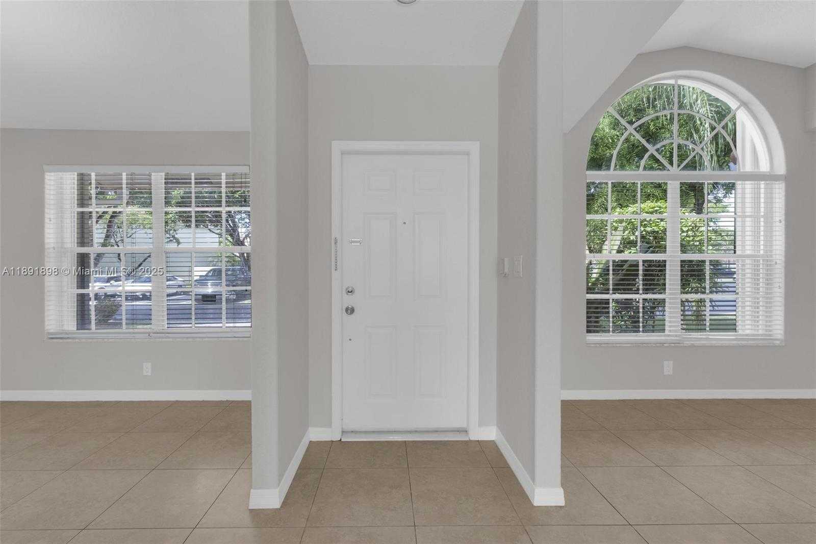 Small Image of 10635 NORTH WEST 54TH ST, Doral Number 9
