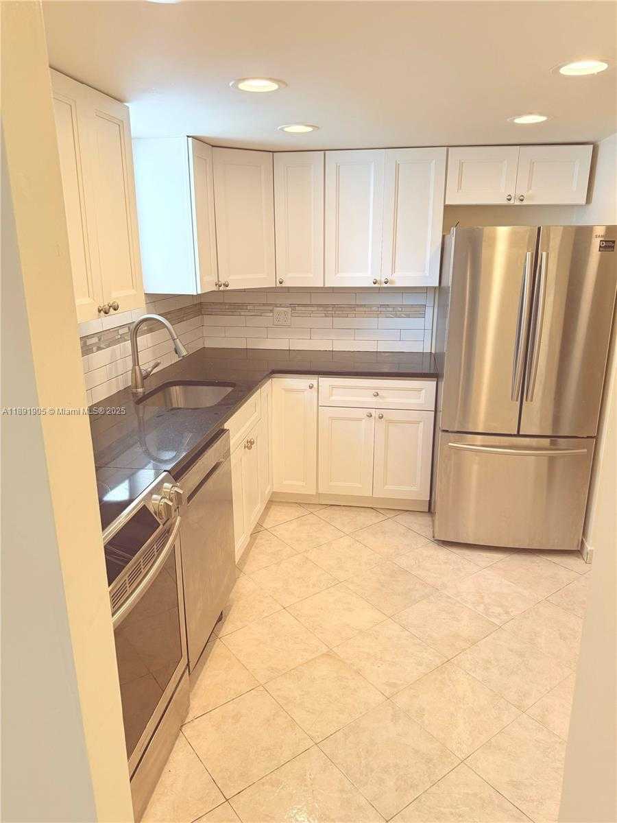 Small Image of 4101 INDIAN CREEK DR #301, Miami Beach Number 10