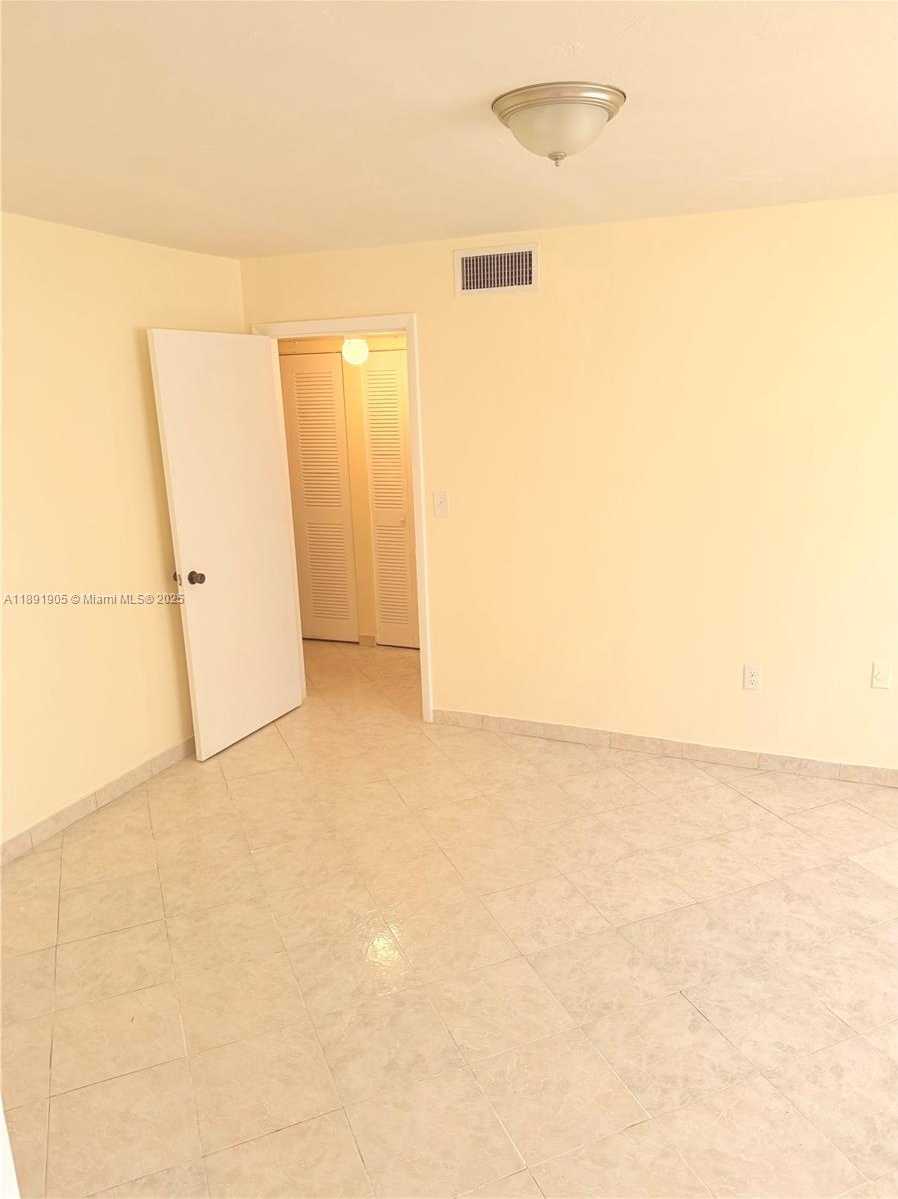 Small Image of 4101 INDIAN CREEK DR #301, Miami Beach Number 11