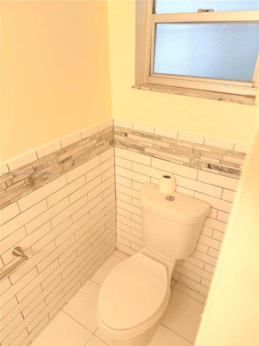 Small Image of 4101 INDIAN CREEK DR #301, Miami Beach Number 15