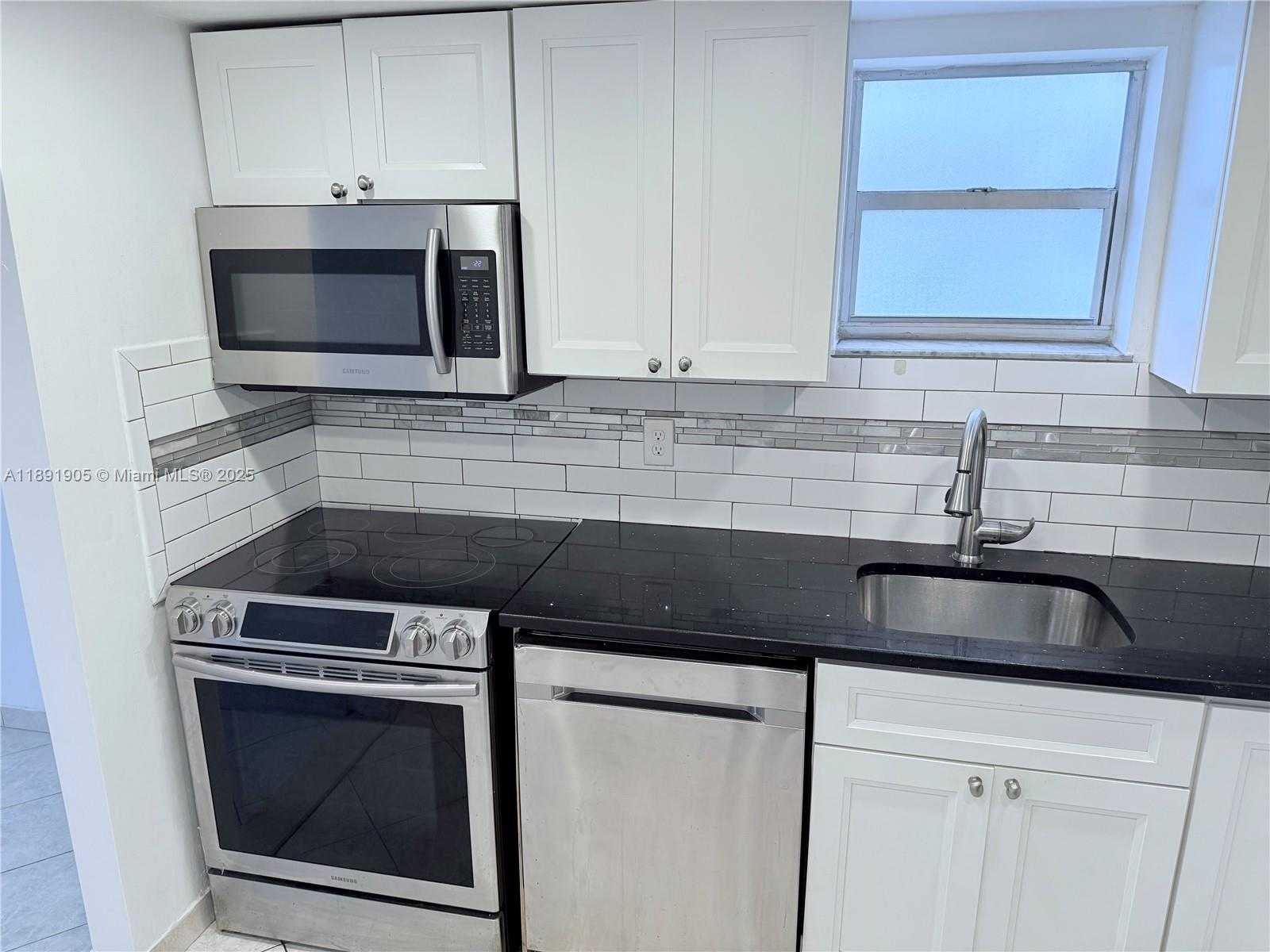 Small Image of 4101 INDIAN CREEK DR #301, Miami Beach Number 9