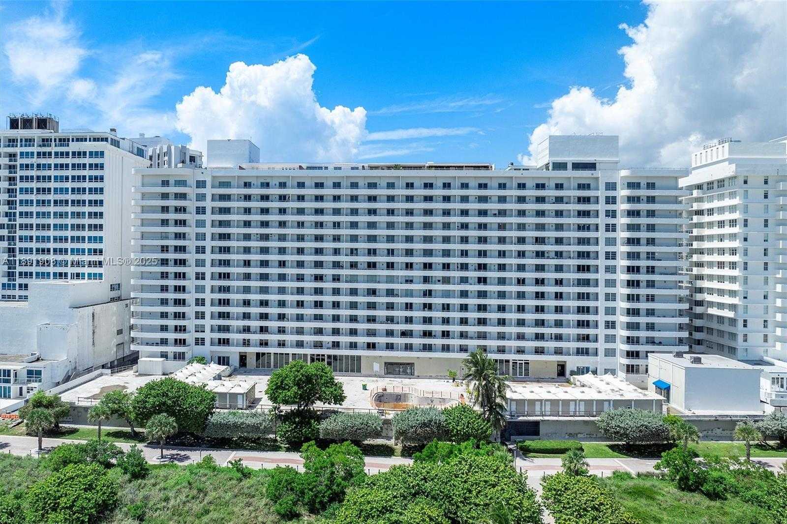 Small Image of 5555 COLLINS AVE #10P, Miami Beach Number 10