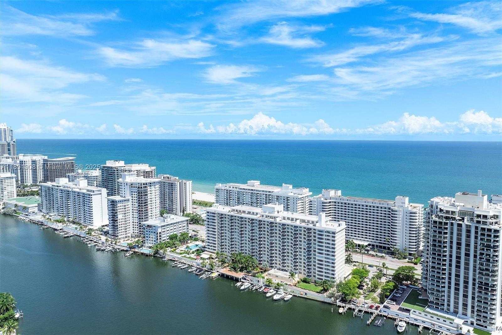 Small Image of 5555 COLLINS AVE #10P, Miami Beach Number 11