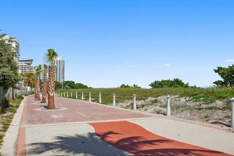 Small Image of 5555 COLLINS AVE #10P, Miami Beach Number 14