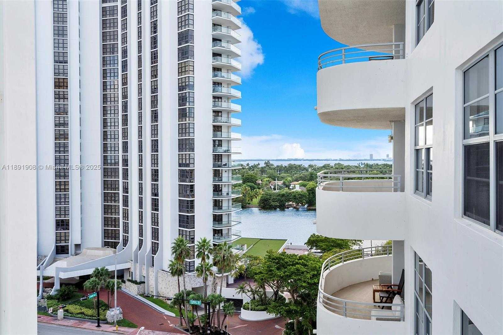 Small Image of 5555 COLLINS AVE #10P, Miami Beach Number 25