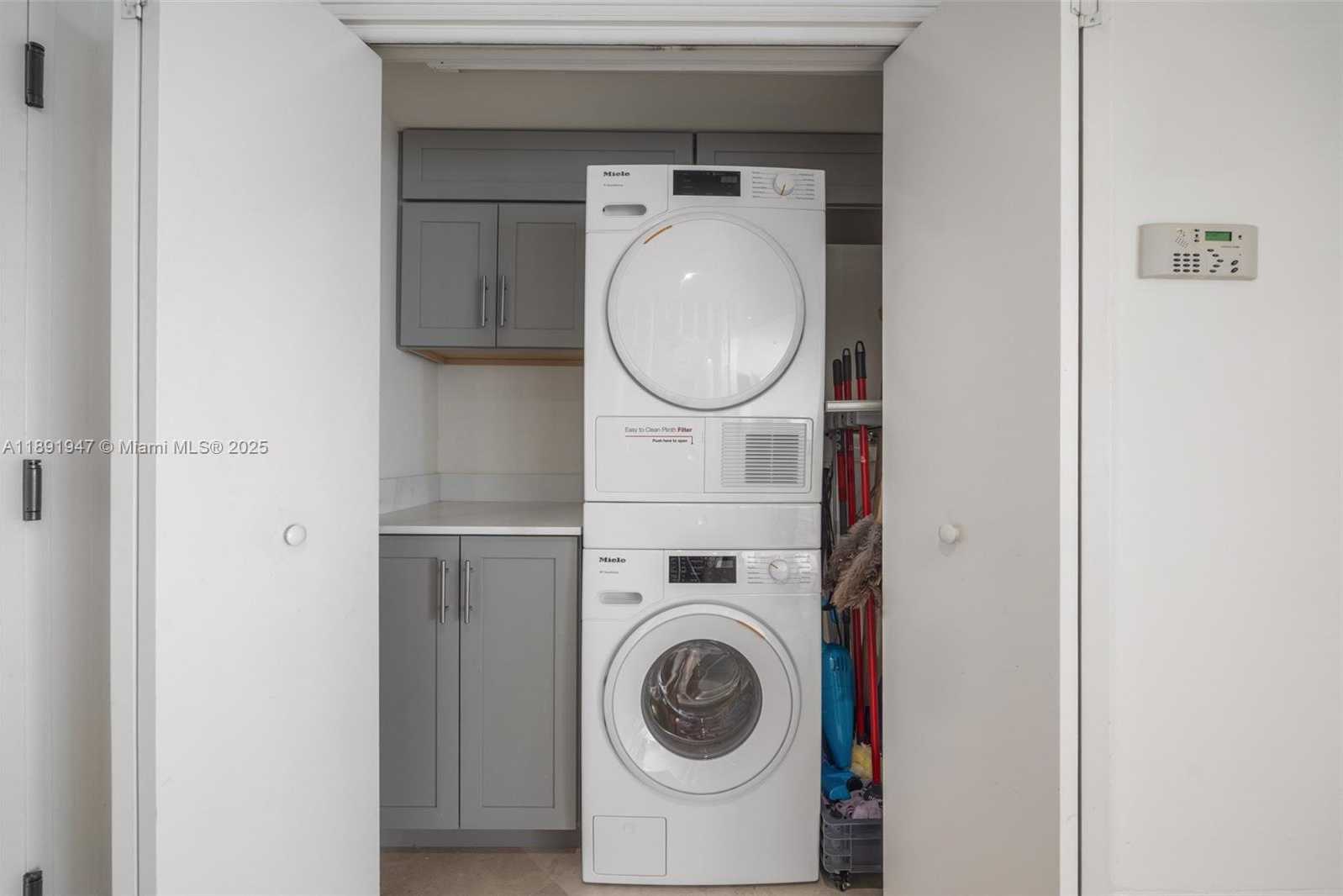 Small Image of 1 GROVE ISLE DR #A1508, Coconut Grove Number 14