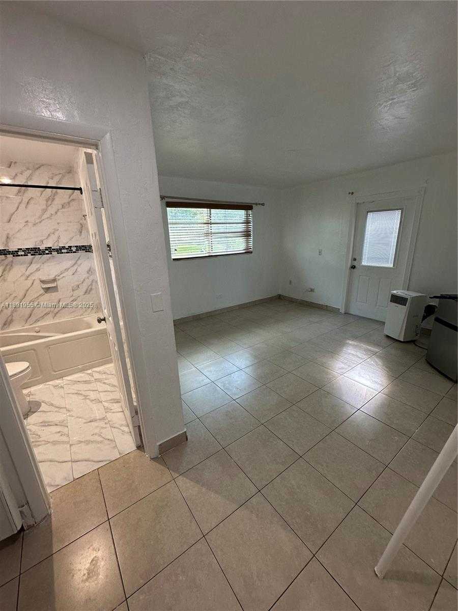 Small Image of 6439 SW 7TH ST #1, Pembroke Pines Number 11