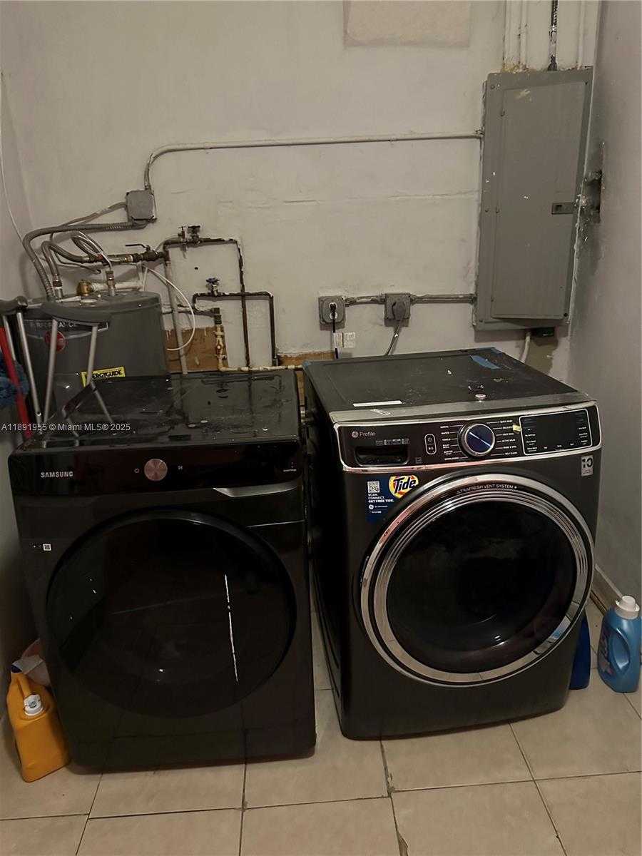 Small Image of 6439 SW 7TH ST #1, Pembroke Pines Number 13