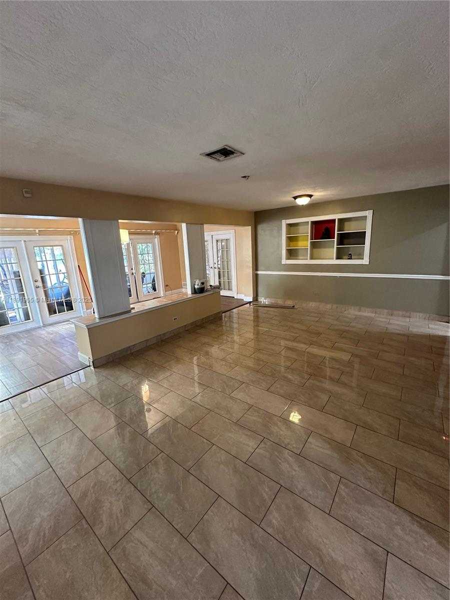 Small Image of 6439 SW 7TH ST #1, Pembroke Pines Number 2