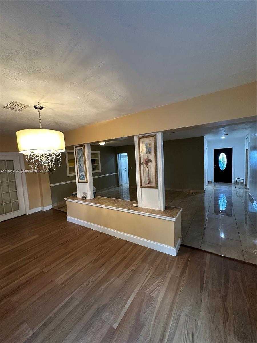 Small Image of 6439 SW 7TH ST #1, Pembroke Pines Number 3