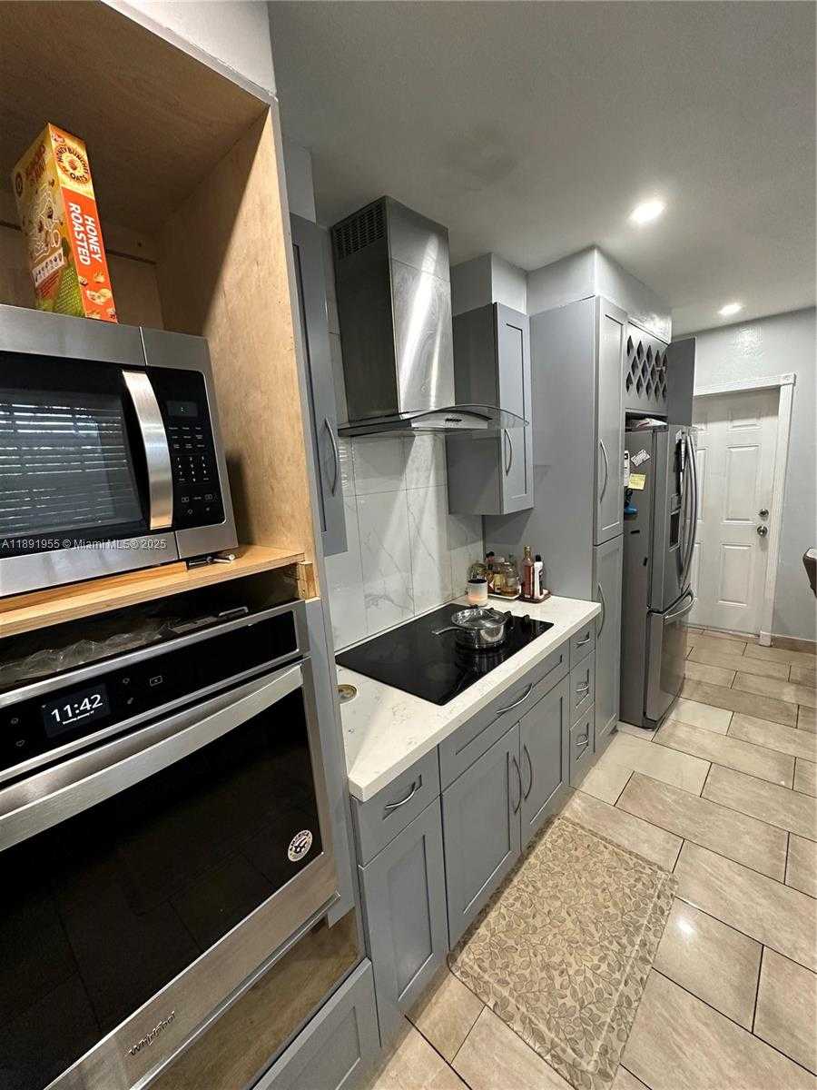 Small Image of 6439 SW 7TH ST #1, Pembroke Pines Number 5