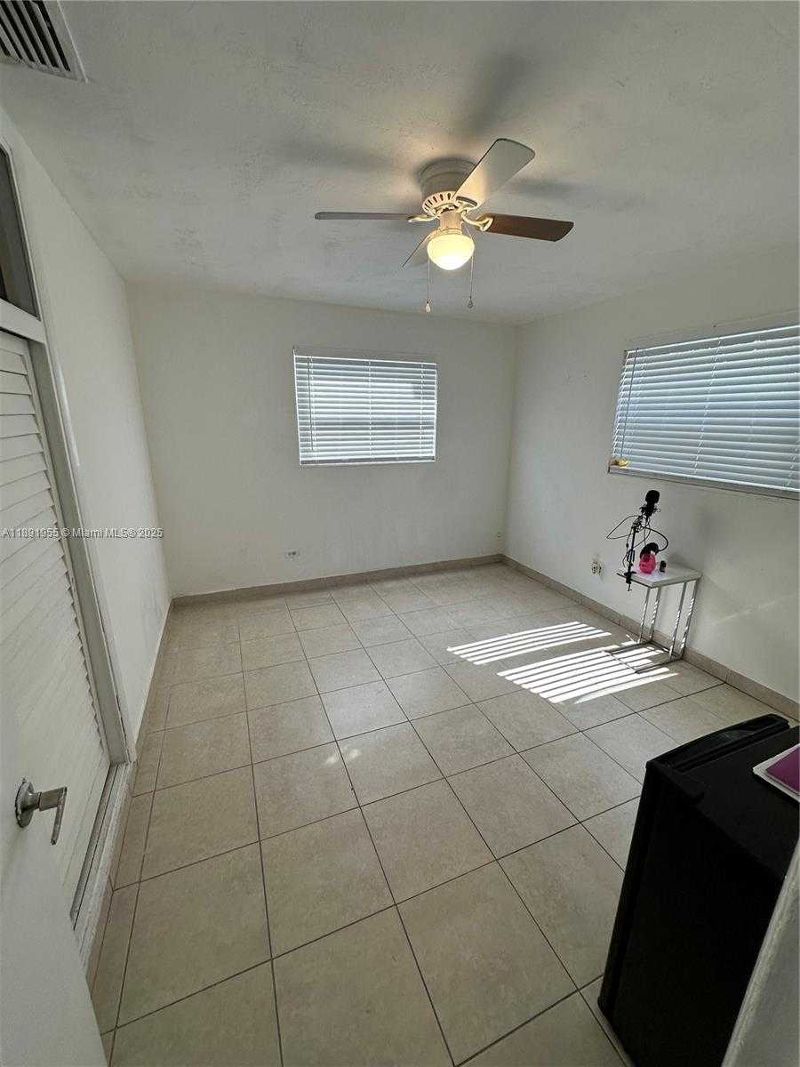 Small Image of 6439 SW 7TH ST #1, Pembroke Pines Number 8